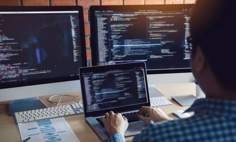 数据科学选型：R与Python如何赋能顺城区网站建设？